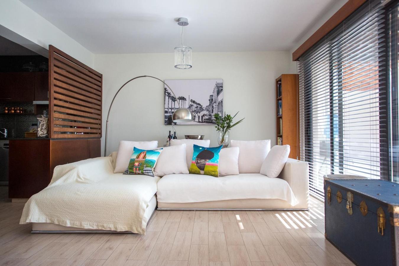 Penthouse Duplex Overlooking The Mediterranean Larnaca Exterior foto